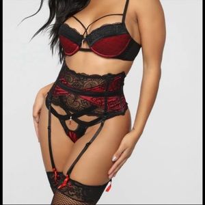 Fashion nova lingerie set